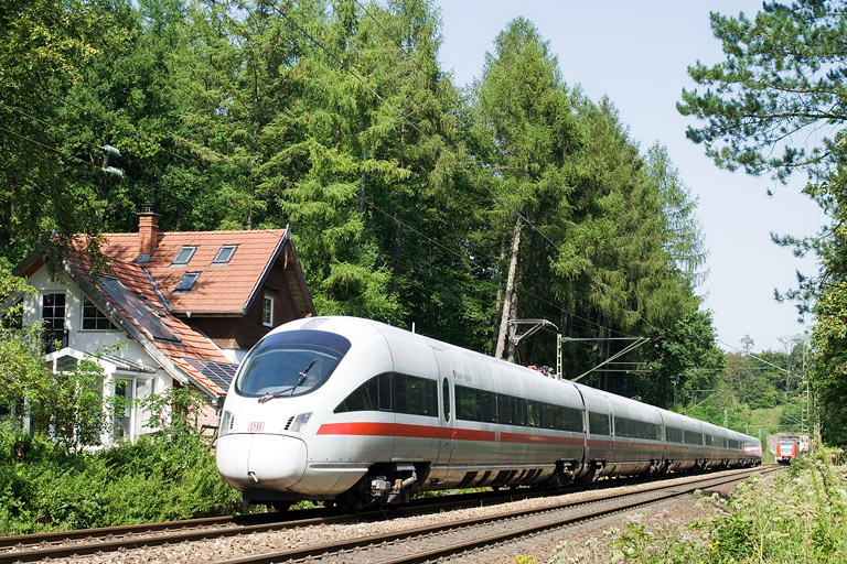 411 018 (Tz 1118) als L-ICE 91517 bei km 18,2 (August 2011)