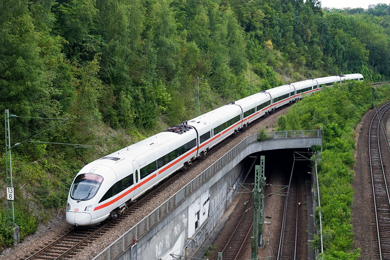411 018 (Tz 1118) bei km 13,8 (August 2011)