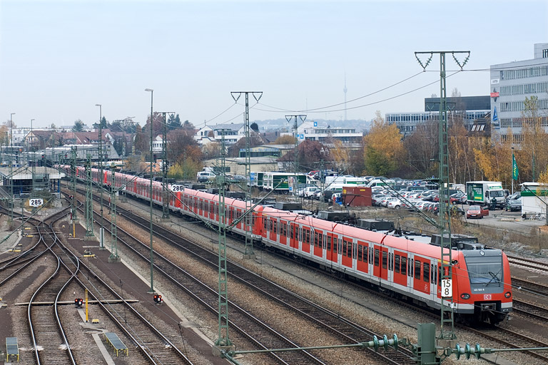 Baureihe 423 bei km 15,8 (November 2011)