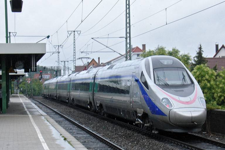 ETR 610 (610 711 u.a.) als ST 92460 bei km 16,8 (Juli 2011)