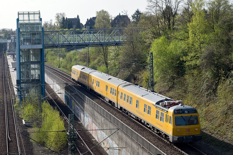719 001/501 als NbZ 94141 bei km 14,0 (April 2011)