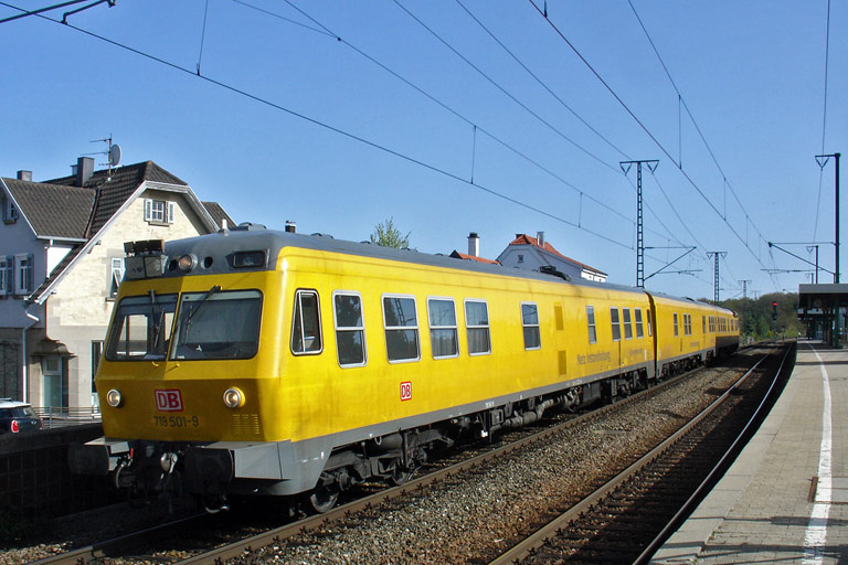 719 001/501 als NbZ 94148 bei km 16,6 (April 2011)