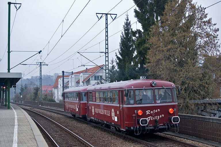 798 469 und 998 554 als DPE 92718 bei km 16,8 (Februar 2011)