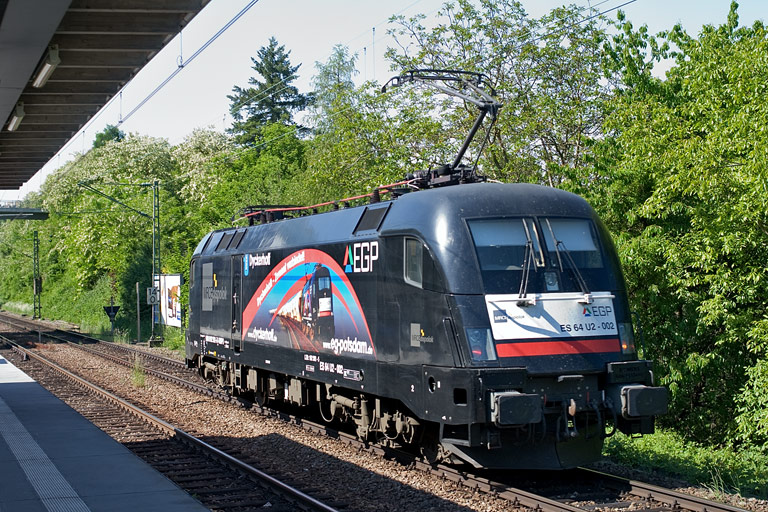 ES 64 U2-002 als Tfzf 93274 bei km 14,0 (Mai 2011)