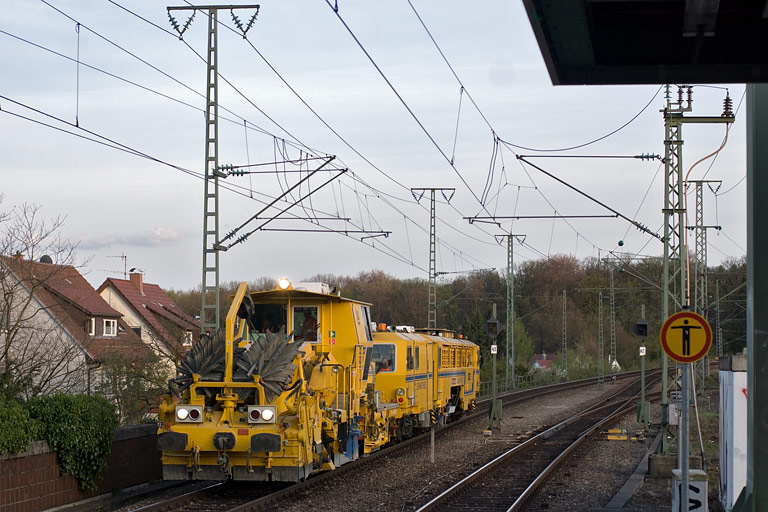 Gleisbauzug bei km 16,8 (April 2011)