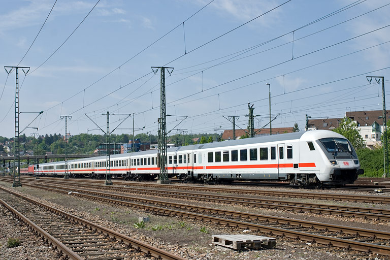 101 064 mit IC 2006 bei km 15,8 (April 2011)