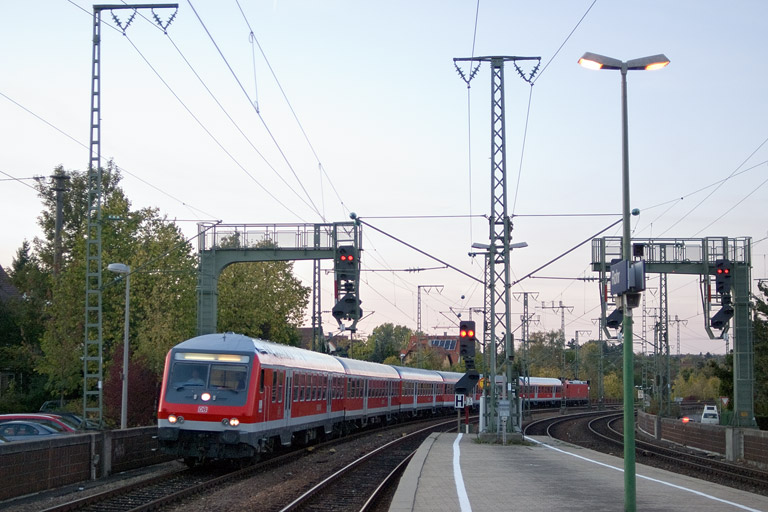 RE 19047 bei km 16,6 (Oktober 2011)