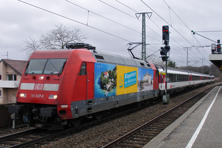 101 037 mit IC 282 bei km 16,8 (Januar 2012)