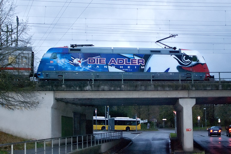 101 070 mit IC 1586 bei km 16,4 (November 2012)