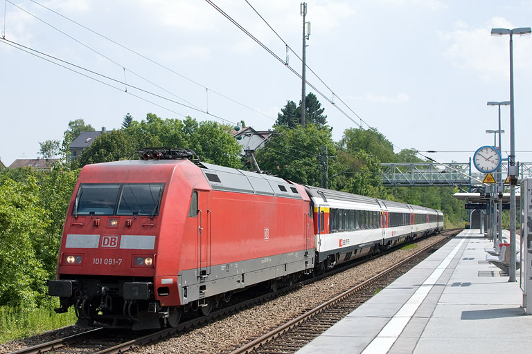 101 091 mit IC 280 bei km 14,2 (Juli 2012)