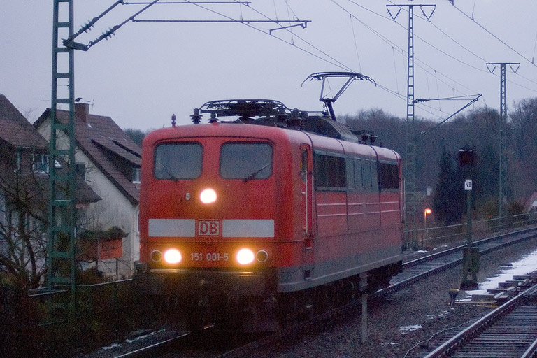 151 001 als EK 56166 bei km 16,8 (Februar 2012)