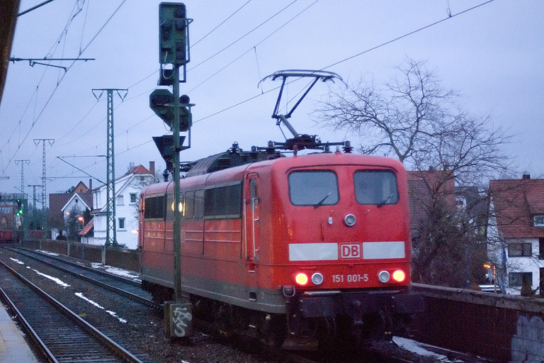 151 001 als EK 56166 bei km 16,8 (Februar 2012)