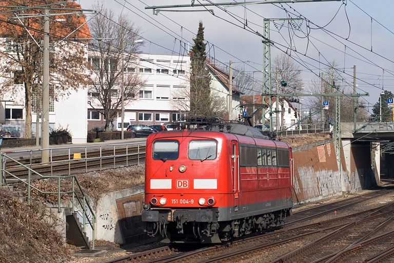 151 004 als Tfzf 67200 bei km 15,4 (Februar 2012)