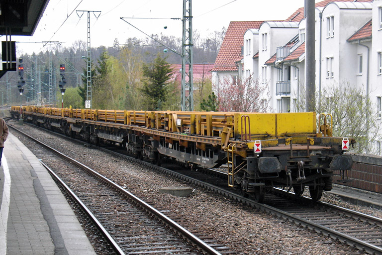 151 043 mit GM 62319 bei km 16,8 (April 2012)