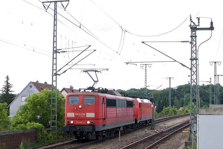 151 087 und 185 351 bei km 16,8 (Juni 2012)