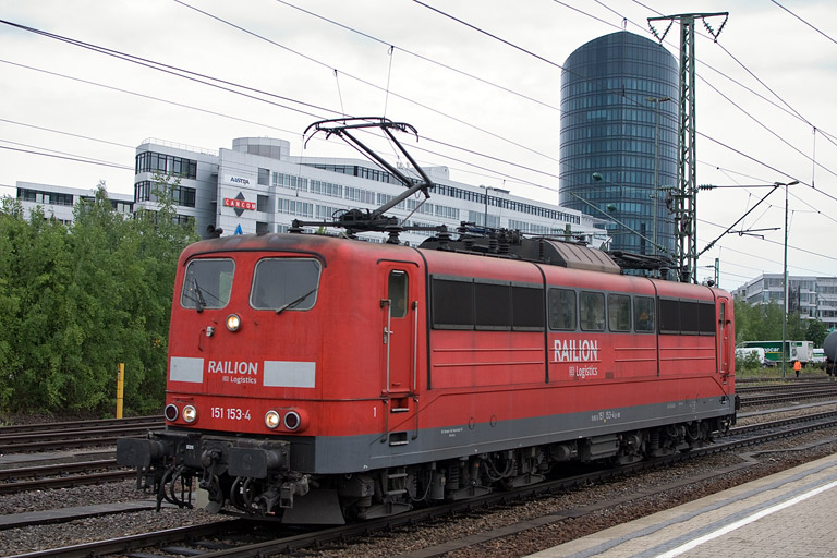 151 153 bei km 15,6 (Juni 2012)
