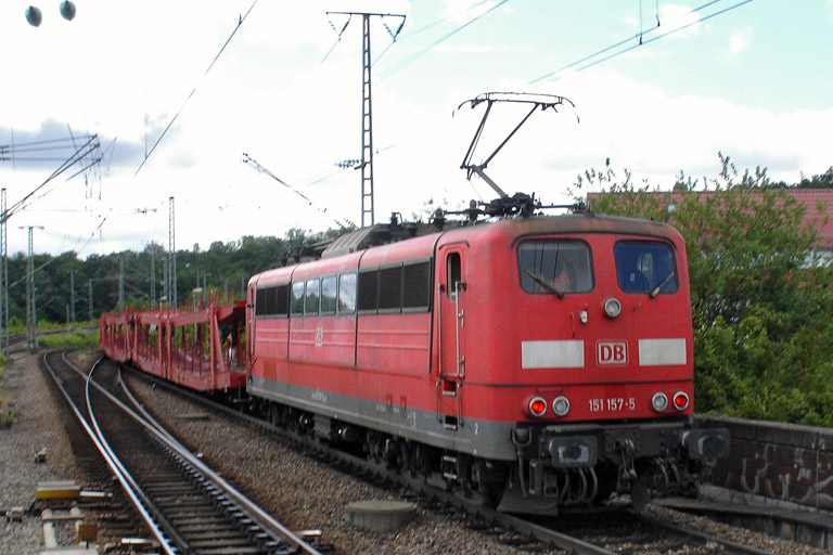 151 157 mit EK 56165 bei km 16,8 (Juni 2012)
