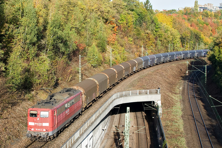 151 163 mit GM 49225 bei km 13,8 (Oktober 2012)