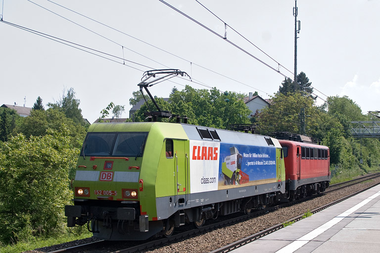 152 005 und 140 837 mit EK 56180 bei km 14,2 (Mai 2012)