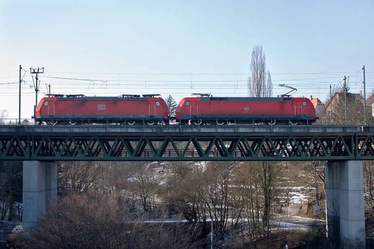 152 016 und 185 089 bei km 14,6 (Februar 2012)