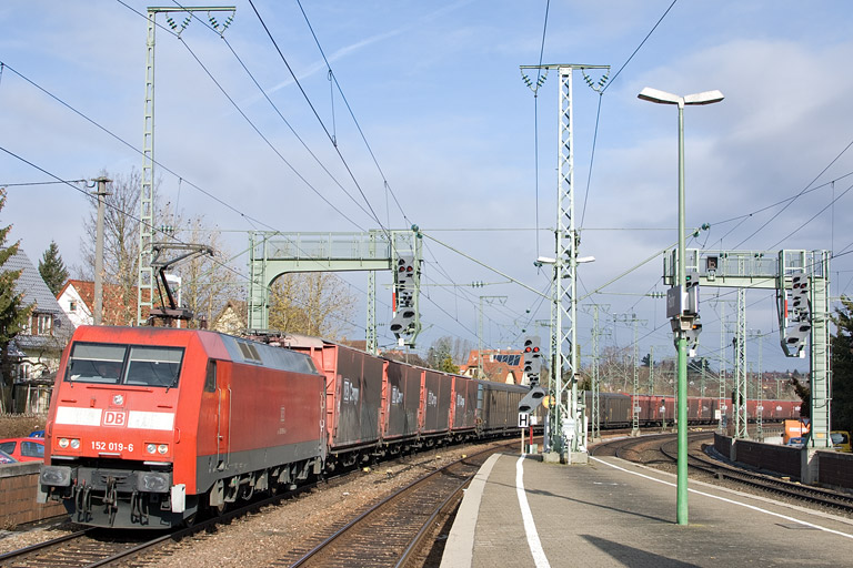 152 019 mit GA 60087 bei km 16,6 (Februar 2012)