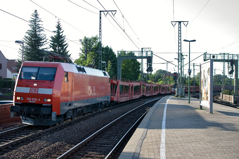 152 030 mit EK 56181 bei km 16,8 (Juni 2012)