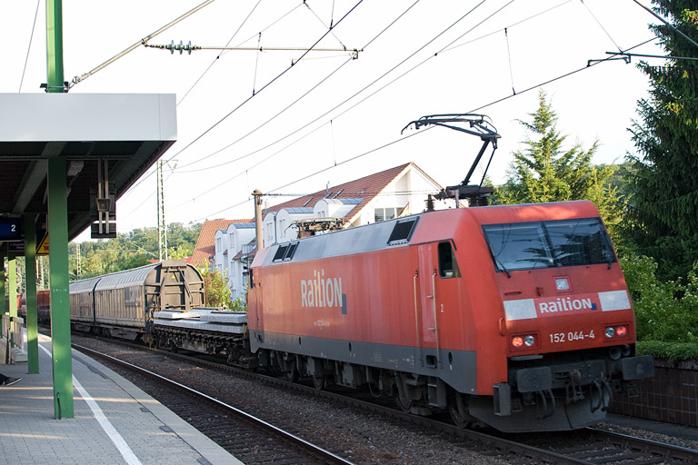 152 044 mit EK 56181 bei km 16,8 (Mai 2012)