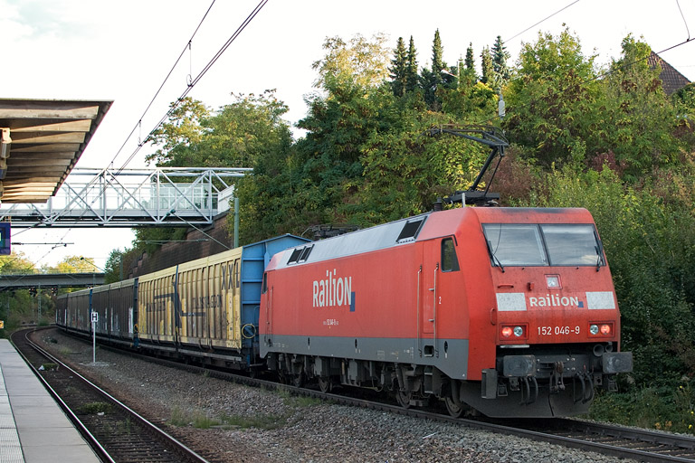 152 046 mit EK 56173 bei km 14,2 (Oktober 2012)
