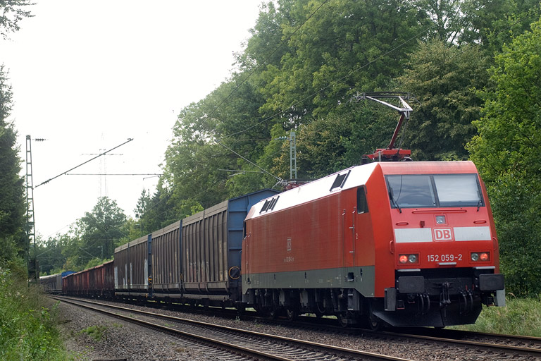 152 059 mit EK 56173 bei km 22,4 (August 2012)