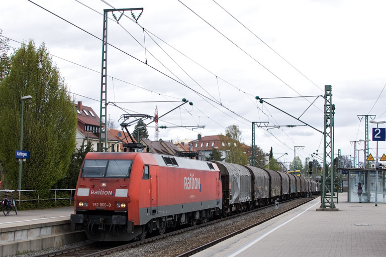 152 060 mit GM 49225 bei km 15,6 (April 2012)