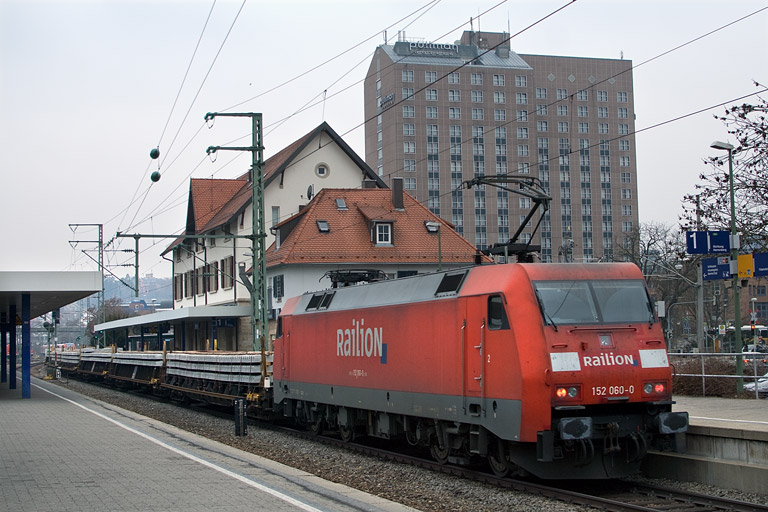 152 060 mit GB 62490 bei km 15,6 (Februar 2012)