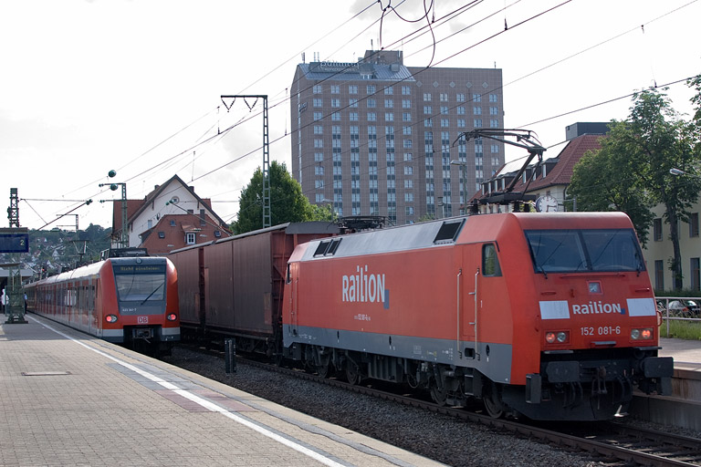 152 081 mit EK 56173 bei km 15,6 (Juni 2012)