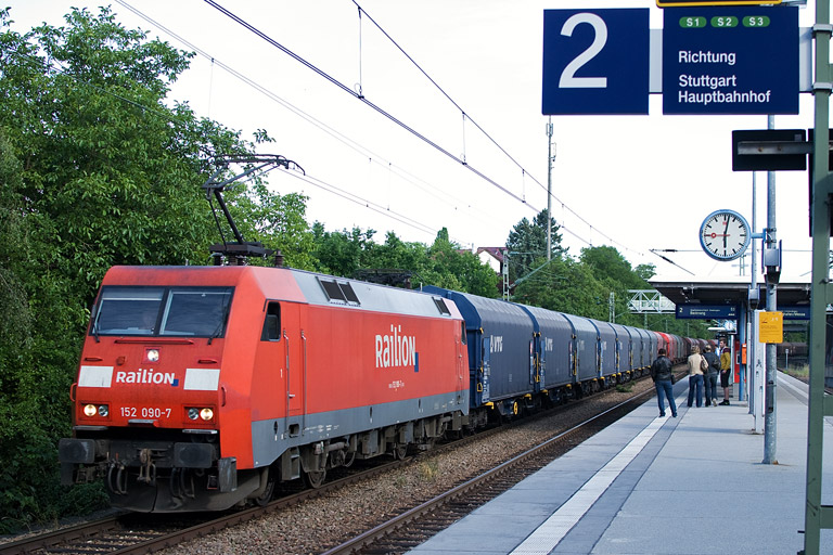 152 090 mit EK 56166 bei km 14,2 (Juni 2012)