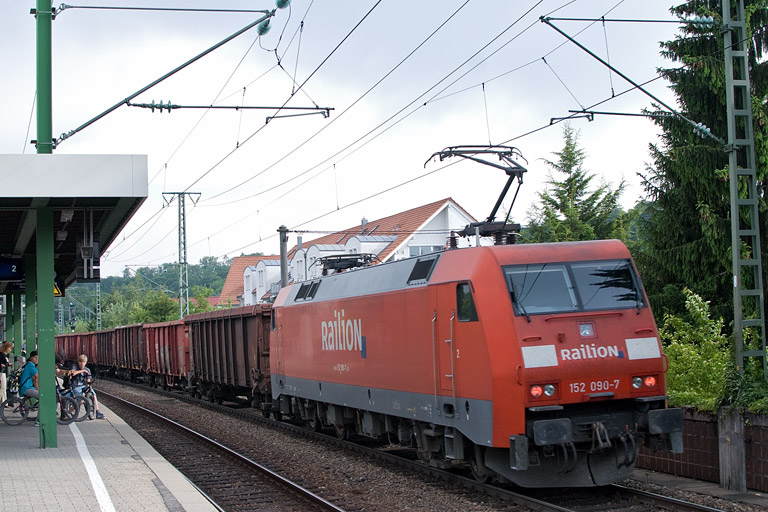 152 090 mit EK 56173 bei km 16,8 (Mai 2012)