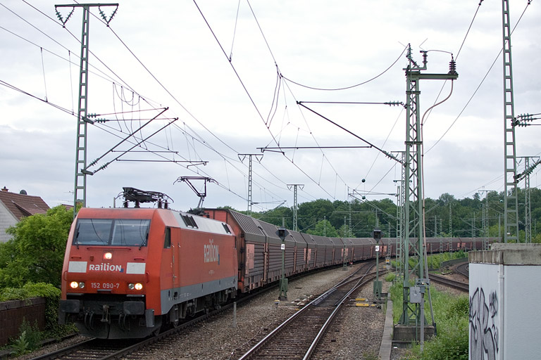 152 090 mit GA 60084 bei km 16,8 (Juni 2012)