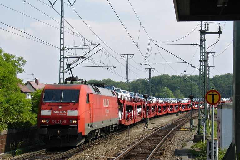 152 094 mit GA 60082 bei km 16,8 (Mai 2012)