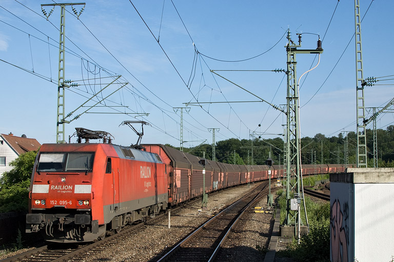 152 095 mit GA 60084 bei km 16,8 (Juni 2012)