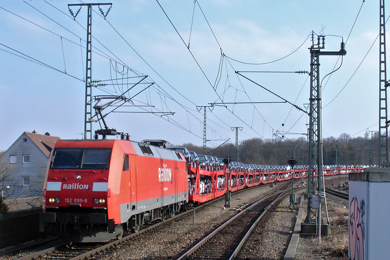 152 099 mit GA 60082 bei km 16,8 (M&auml;rz 2012)