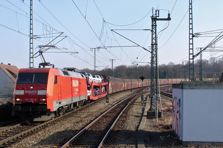 152 102 mit GA 60082 bei km 16,8 (M&auml;rz 2012)