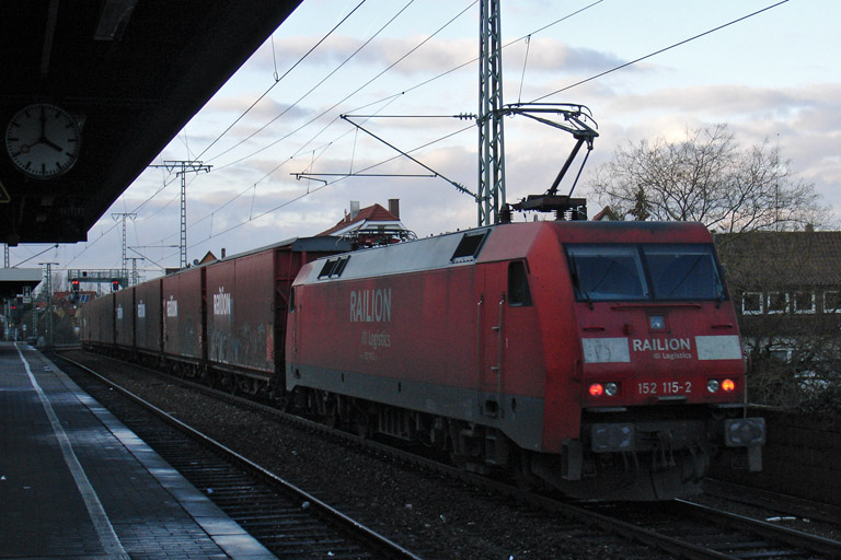 152 115 mit GA 60082 bei km 16,8 (Januar 2012)