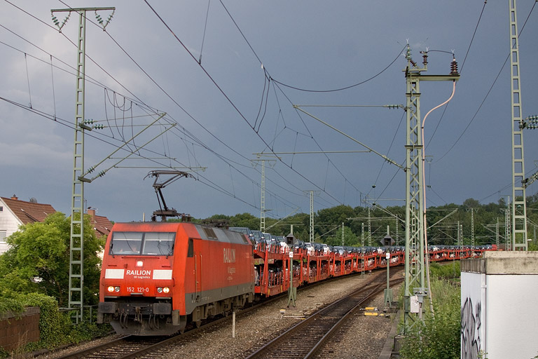 152 121 mit GA 60084 bei km 16,8 (Juli 2012)