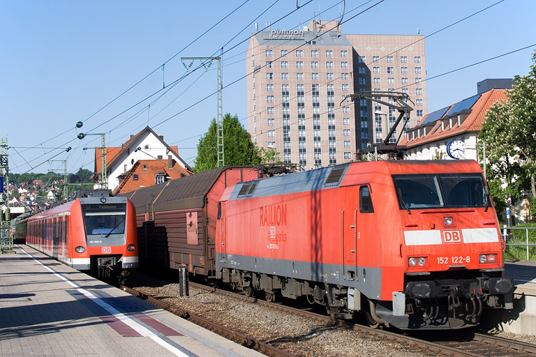152 122 mit EK 56177 bei km 15,6 (Mai 2012)
