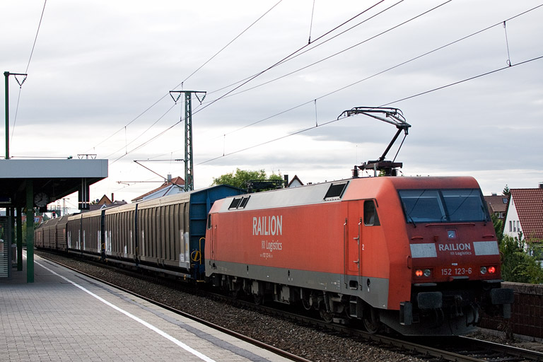 152 123 mit GA 60084 bei km 16,8 (Juli 2012)
