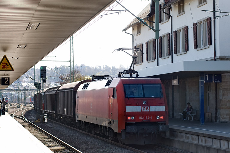 152 124 mit EZ 44691 bei km 15,6 (April 2012)