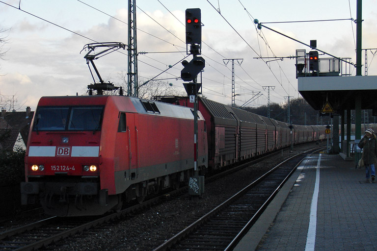 152 124 mit GA 60082 bei km 16,8 (Januar 2012)
