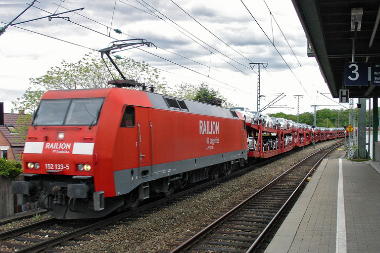 152 133 mit GA 60082 bei km 16,8 (Mai 2012)