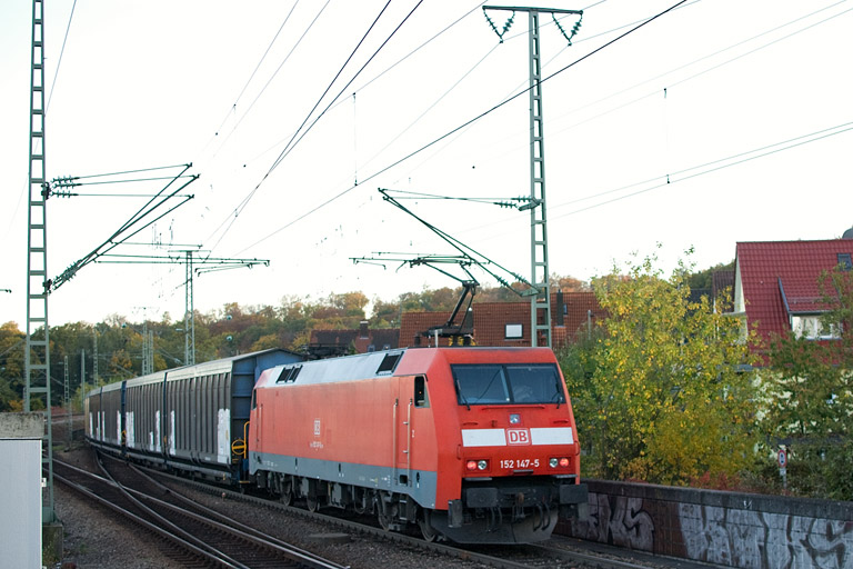152 147 mit EK 56173 bei km 16,8 (Oktober 2012)