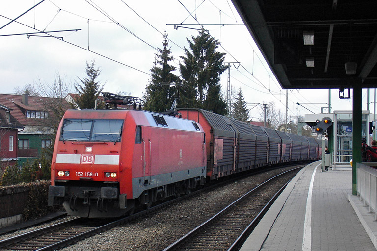 152 159 mit EK 56189 bei km 16,8 (Februar 2012)