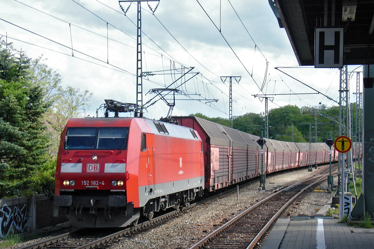 152 162 mit GA 60082 bei km 16,8 (Mai 2012)