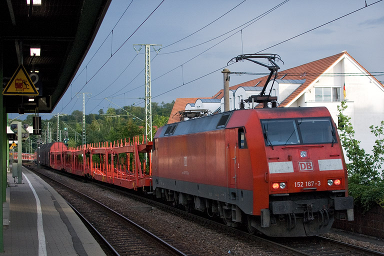 152 167 mit EK 56181 bei km 16,8 (Juli 2012)